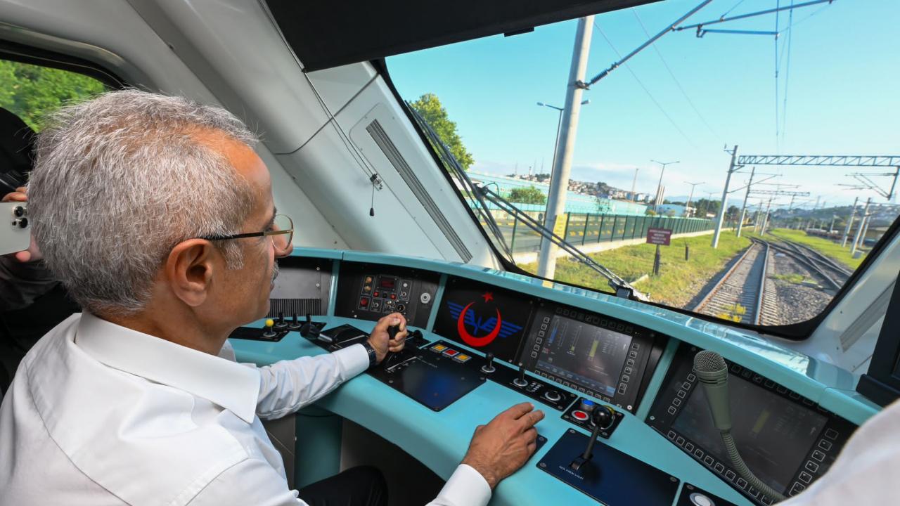 Bakan Uraloğlu ilk yerli ve milli hızlı tren için müjdeyi verdi: Yüzde 90’ı tamamlandı!