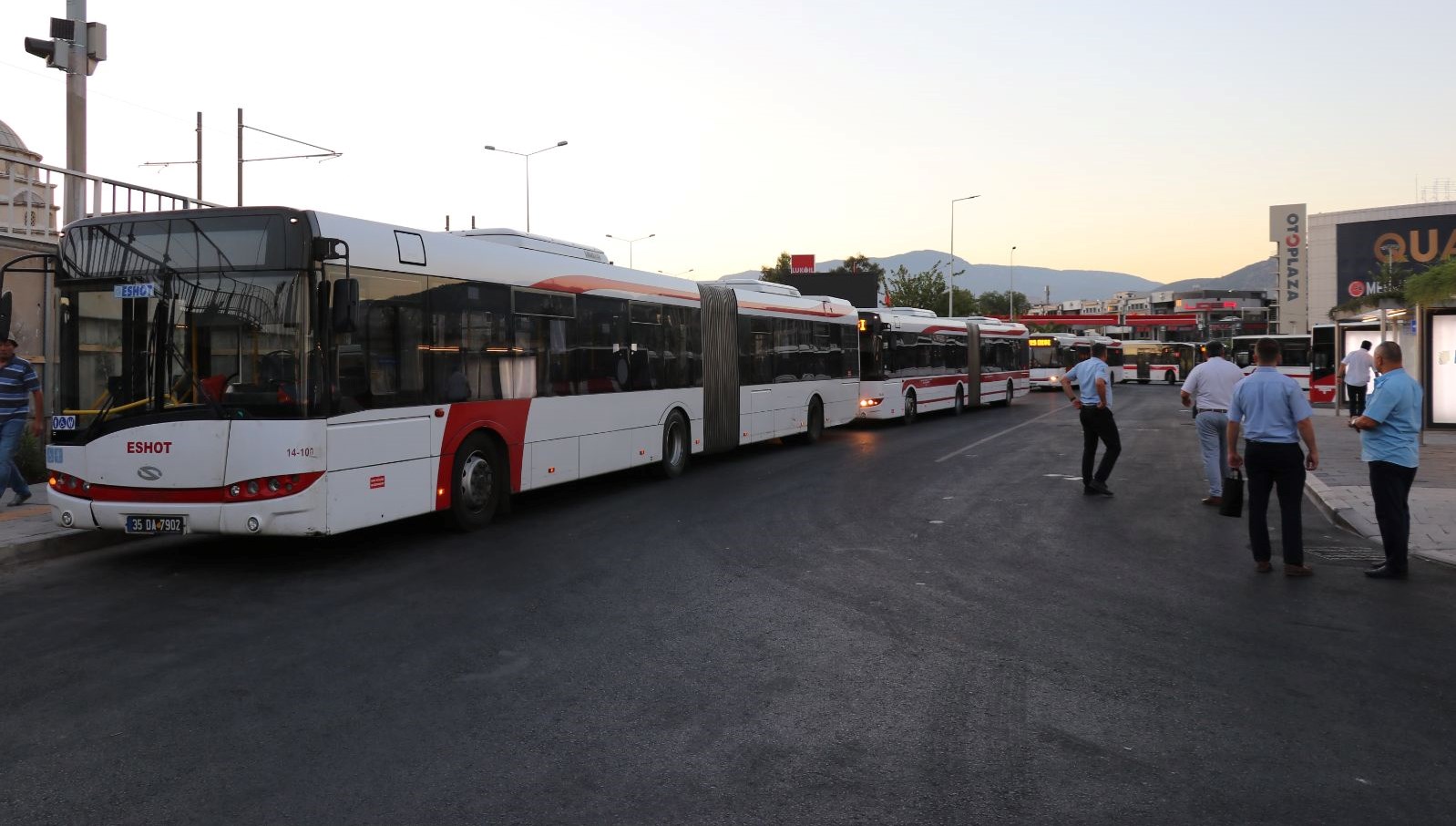 İzmir’de metro ve tramvay çalışanları greve gitti