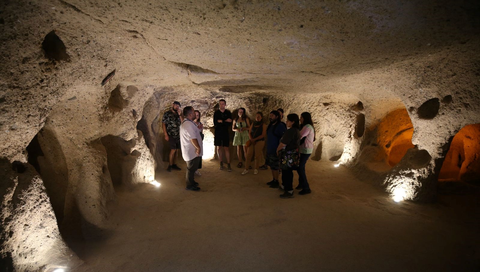 Kapadokya’ya giden turistler aşırı sıcaklar nedeniyle rotalarını yer altı şehrine çevirdi