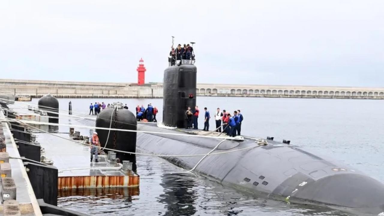 Kuzey Kore, ABD denizaltısının Güney Kore’ye varmasının ardından füze fırlattı