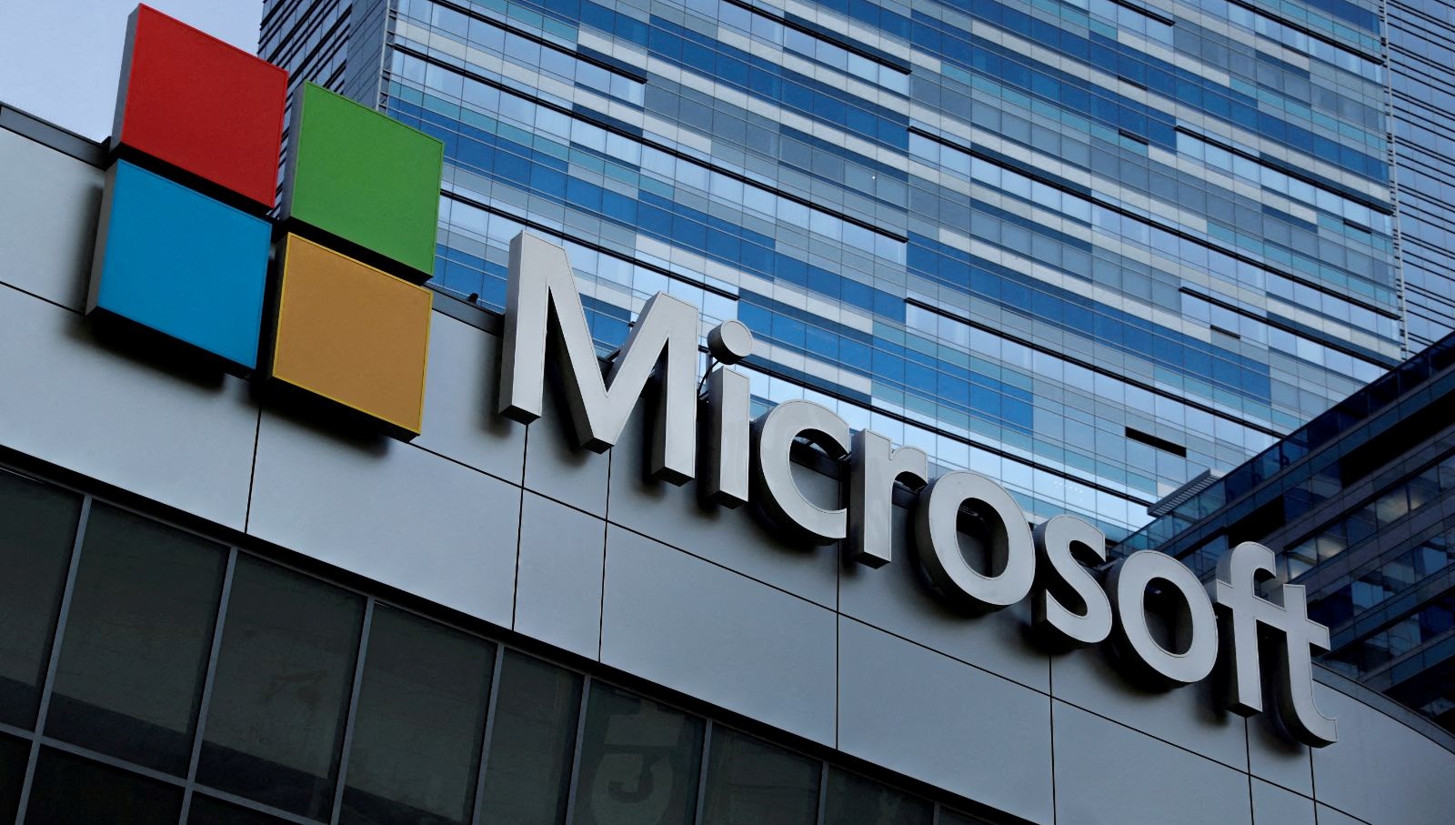 Microsoft, Bing yapay zekasının ücretsiz kalacağına dair söz verdi