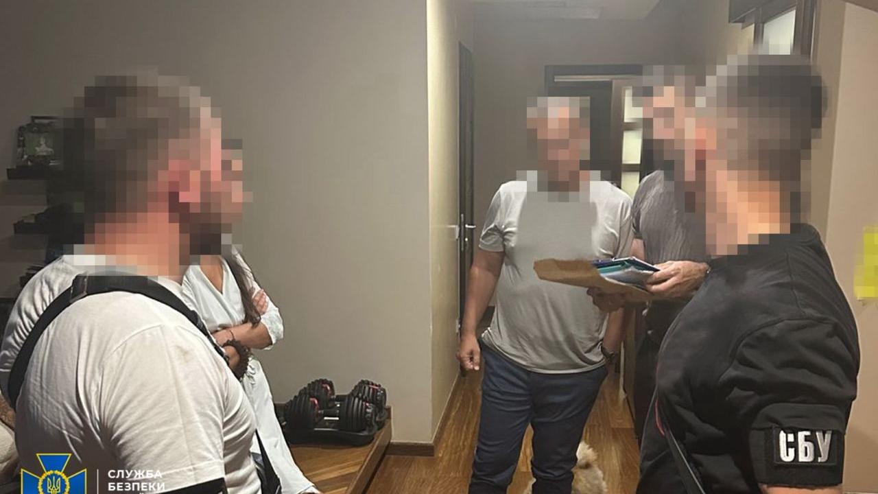 Ülkesi savaştayken Maldivler’de tatil yapan milletvekilinin evine baskın