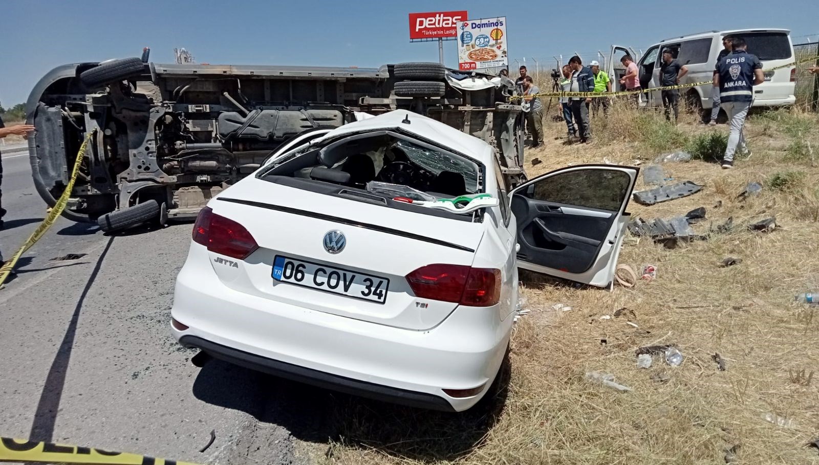 Yolcu indirmek için duran minibüse otomobil çarptı: 1 ölü, 10 yaralı