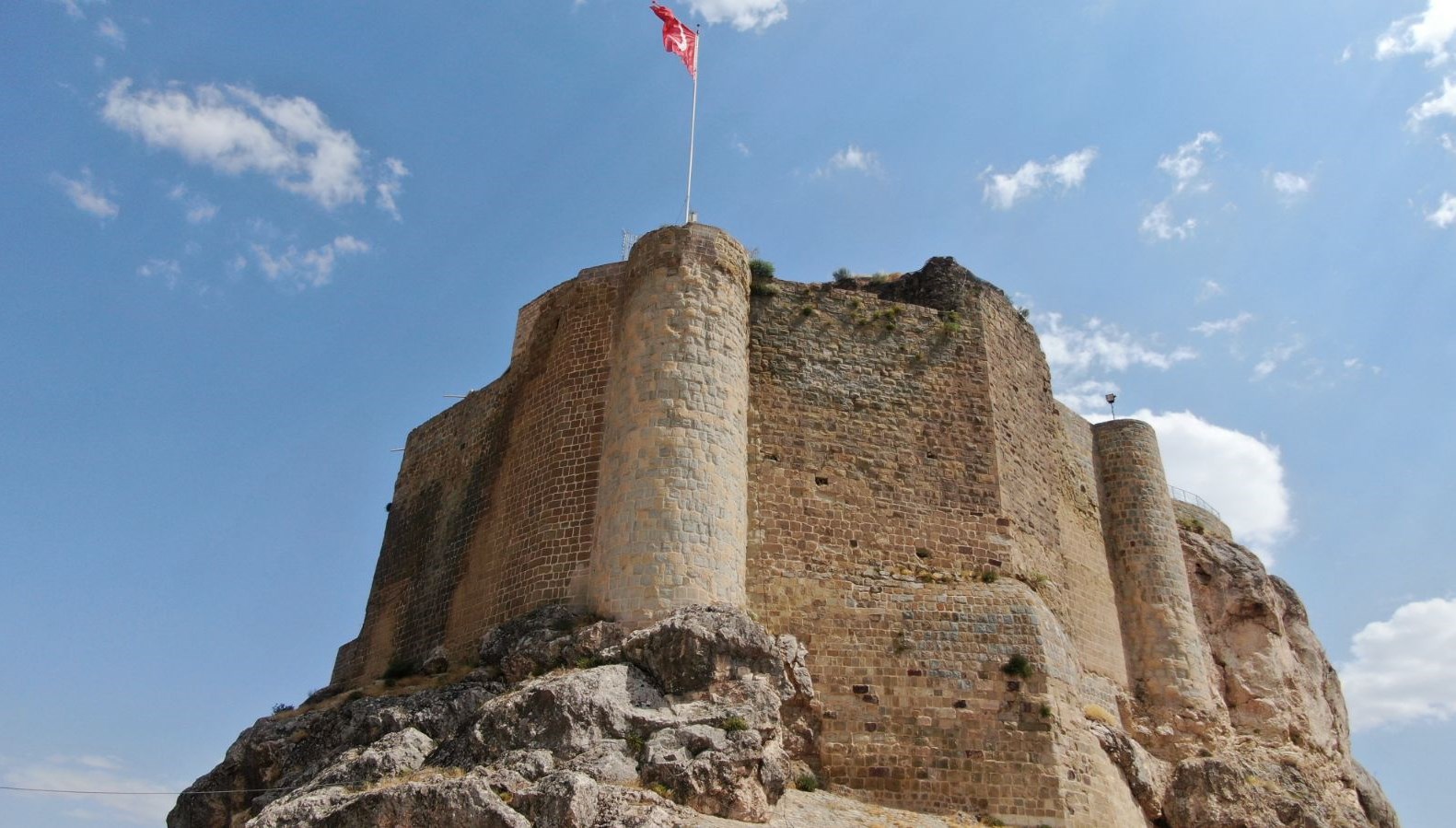 5 bin yıllık Harput Kalesi’nde restorasyon tüm hızıyla sürüyor
