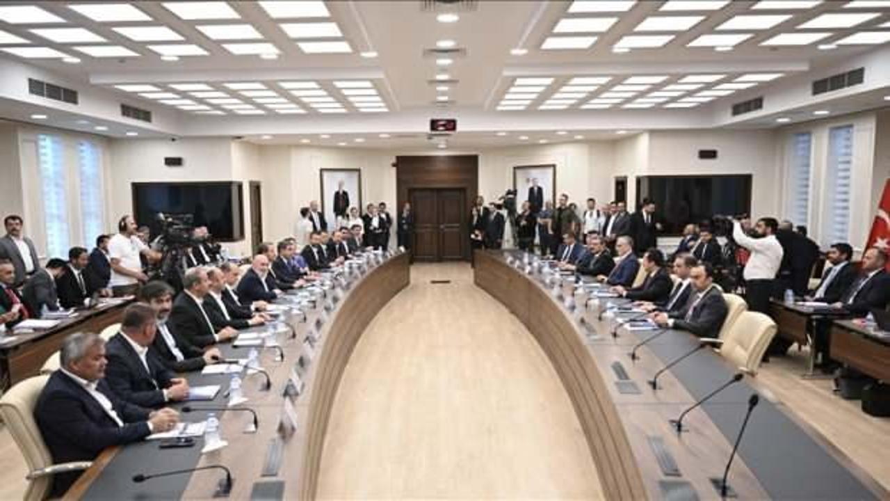 6,5 milyon emekli ve memur için üçer aylık zam talebi! AK Parti’den ilk açıklama