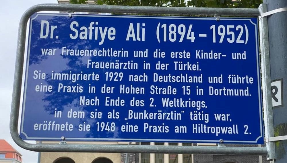 Almanya’da bir sokağa Türkiye’nin ilk kadın doktoru Safiye Ali’nin adı verildi