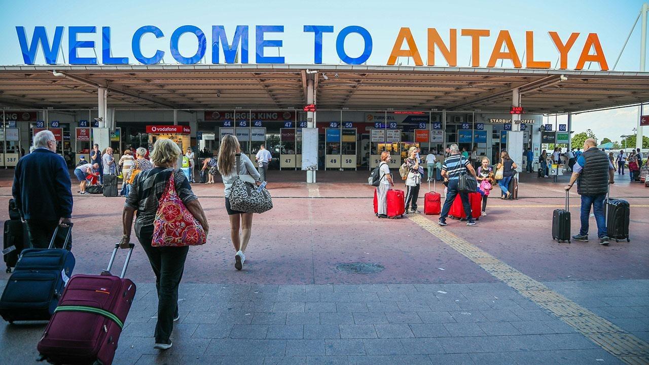 Antalya’da yolcu ve uçak sayısında 2019 rakamları aşıldı