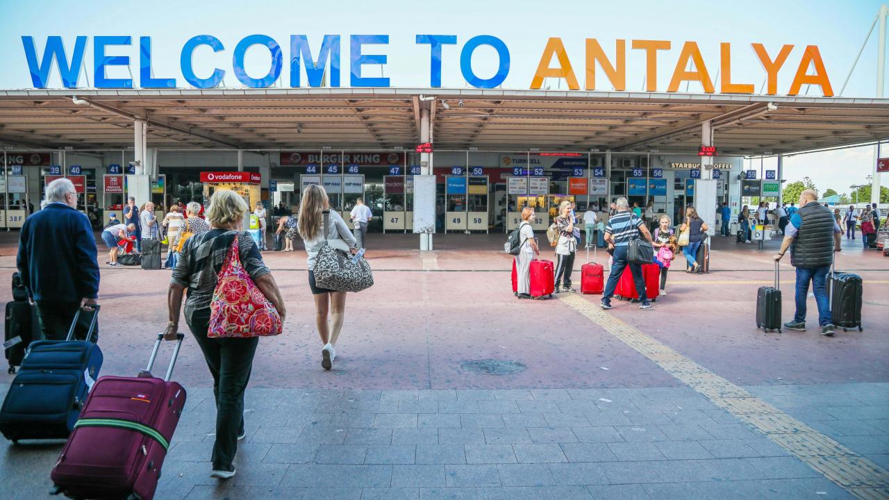 Antalya’ya 8 ayda 9 milyon turist geldi