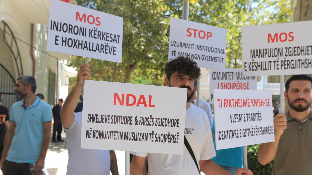 Arnavutluk’ta FETÖ protestosu