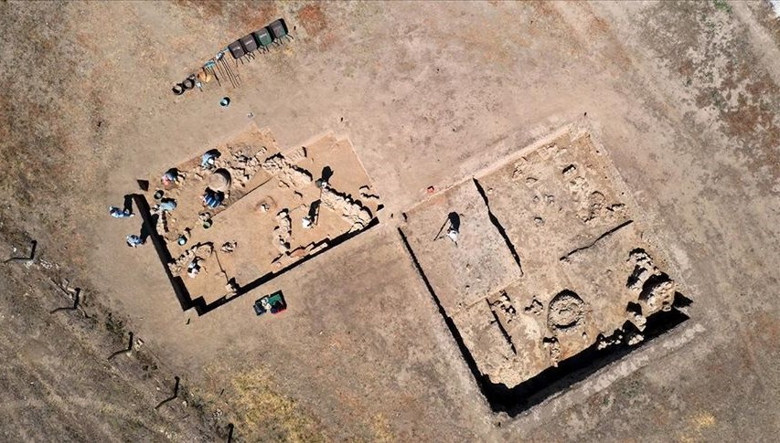 Aydın Tepecik Höyüğü’ndeki kazıda saray benzeri yapı ve tahıl küpleri bulundu