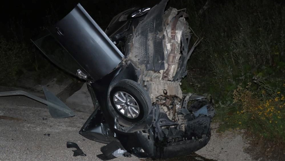 Bolu’da feci kaza | Bariyere çarpan otomobil ikiye bölündü: 1 ölü