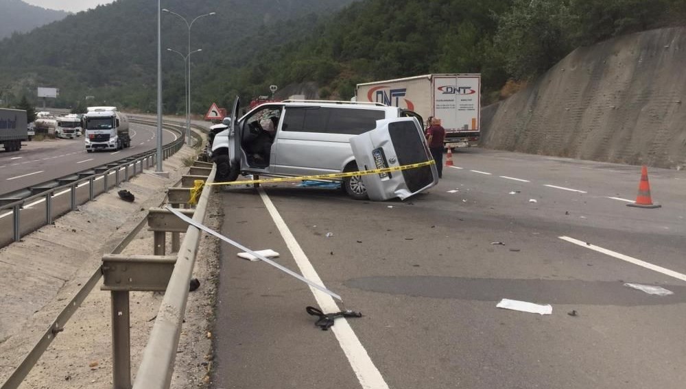 Düğün dönüşü feci kaza: 1 ölü 3’ü ağır 14 yaralı