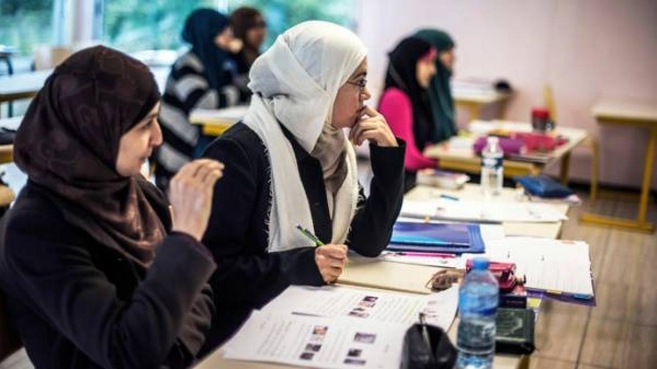 Fransa’da devlet okullarında çarşaf ve abaya yasağı