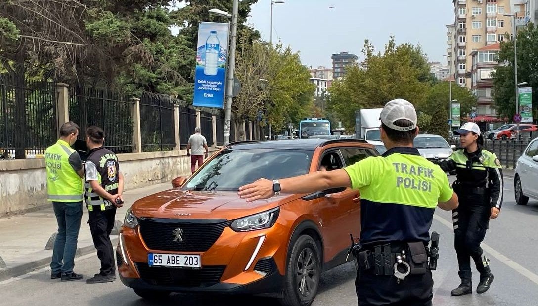Kadıköy’de yaya geçidi denetimi