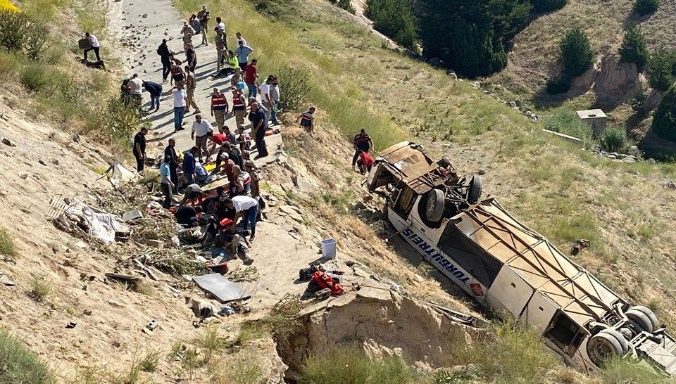 Kars’ta 8 kişinin öldüğü kazada “şoför uyudu” iddiası
