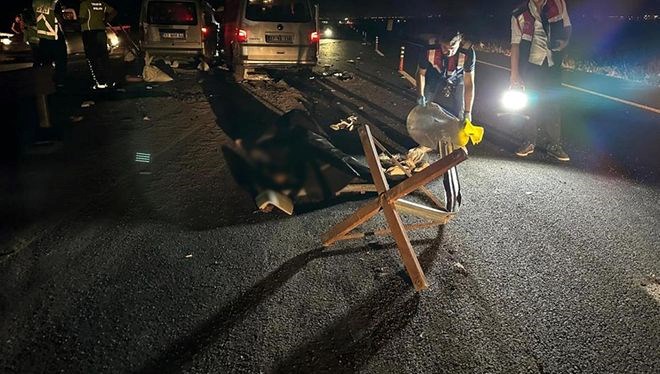 Kaza yapanların yardımına gidenlerin arasına başka bir araç daldı: 3 ölü, 7 yaralı