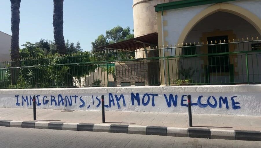 Kıbrıs Rum Kesimi’nde camiye molotofkokteylli saldırı