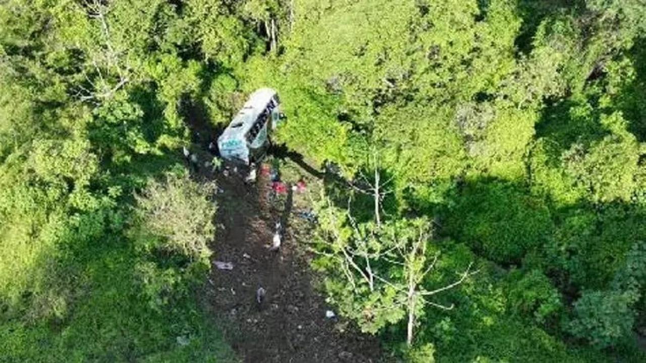 Meksika’da otobüs kazası: 18 ölü