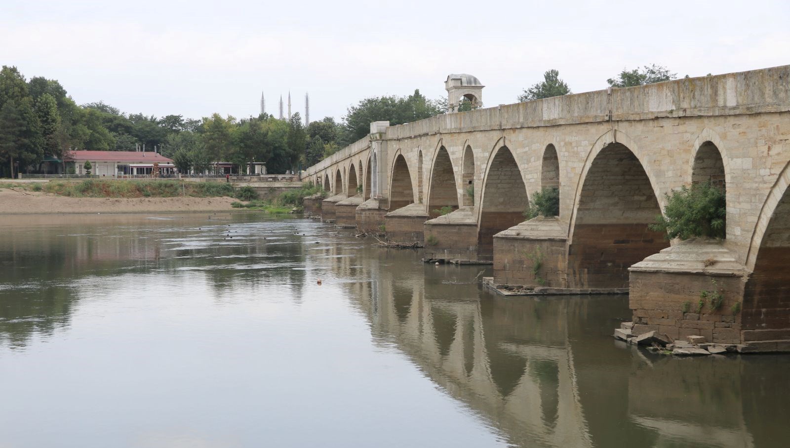 Meriç Nehri’nde tarihi köprünün ayakları ortaya çıktı