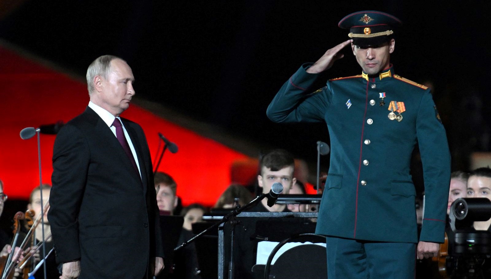 Putin: “Askerlerimize sesleniyorum, sizlerle gurur duyuyorum”