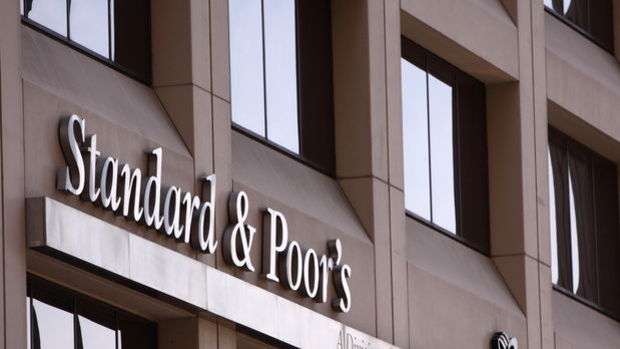 S&P bazı ABD bankalarının notlarını düşürdü