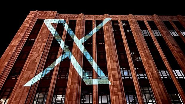 Twitter genel merkezindeki  “X” logosu, şikayetler üzerine kaldırıldı