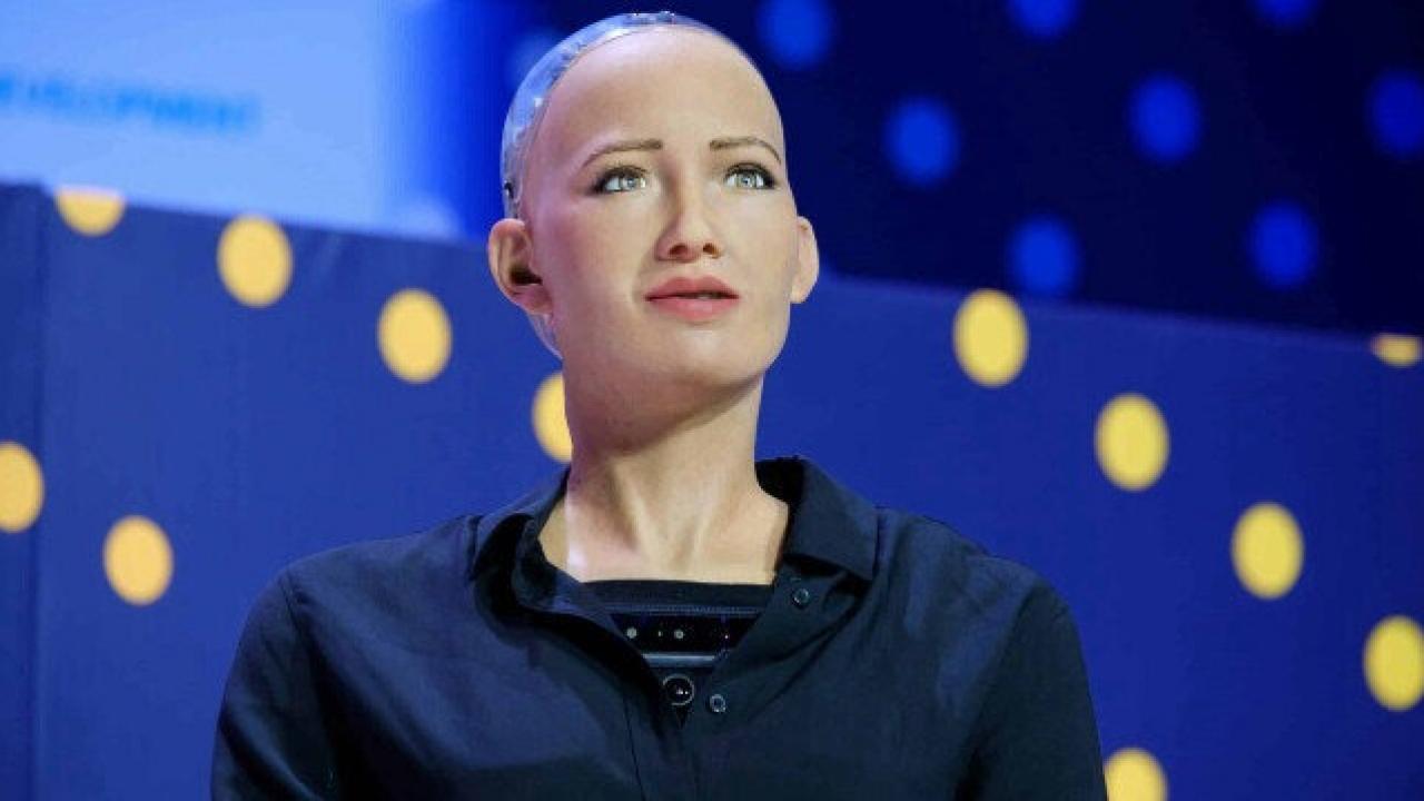 Vatandaşlık verilen dünyanın ilk robotu: İşte Robot Sophia’nın şaşırtıcı özellikleri!