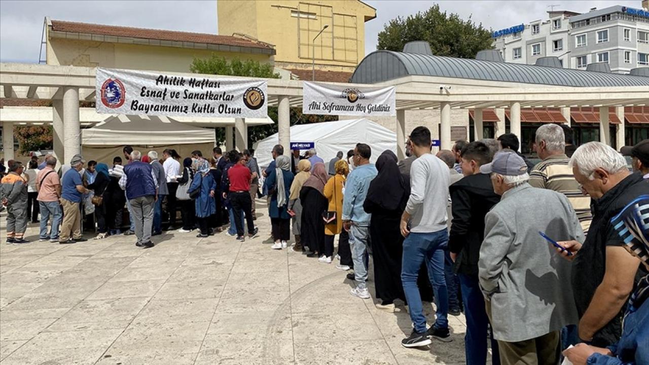 Ahiliğin pilav, helva ve şerbet ikramı geleneği halen yaşatılıyor