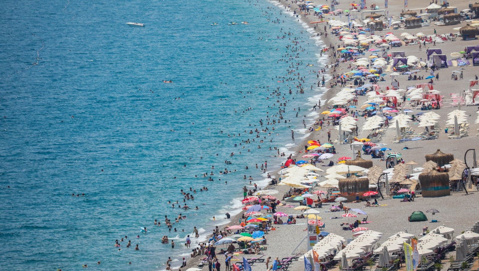 Avrupalı turist Antalya’da sezonu uzattı