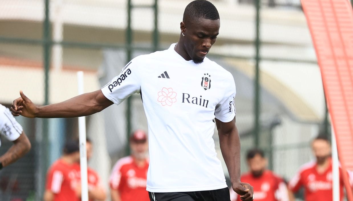 Beşiktaş’ın yeni transferi Eric Bailly: Zaha beni Galatasaray’a getirtmek istedi