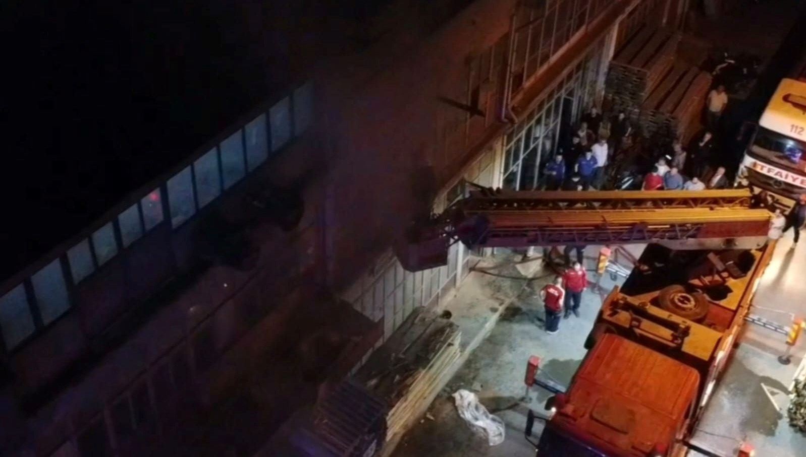 Bursa’da mobilya atölyesinde yangın