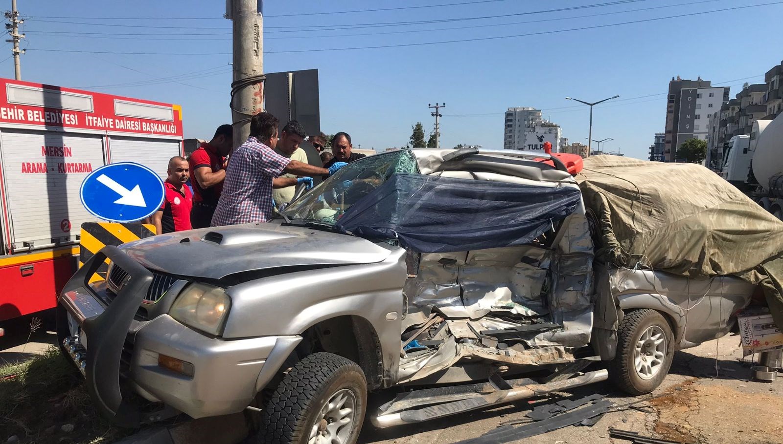 Çöp kamyonu kavşakta kamyonete çarptı: 4 ölü, 4 yaralı