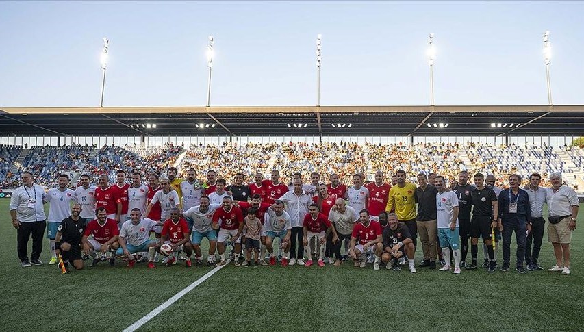 EURO 2008 kadrosu depremzedeler için sahaya çıktı