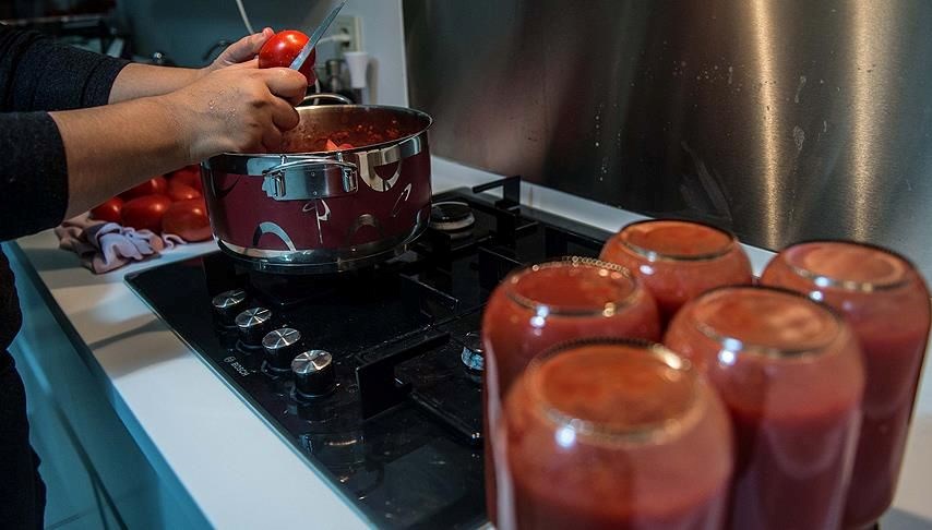 Evde yapılan konserve can aldı