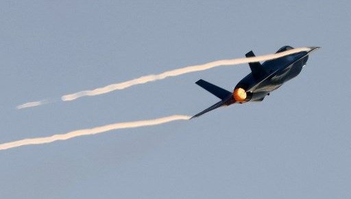 F-16’ların yerini alacak F-35’ler Danimarka’ya indi