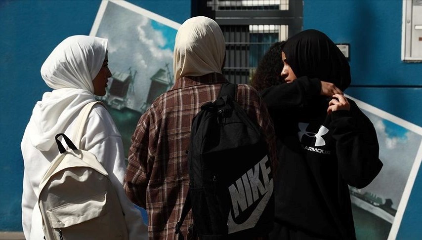 Fransa’da okullardaki abaya yasağı Danıştay’da görüşüldü