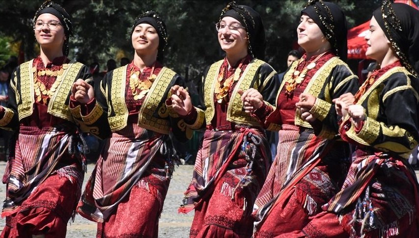 “Halk oyunları” okullarda seçmeli ders olarak okutulacak