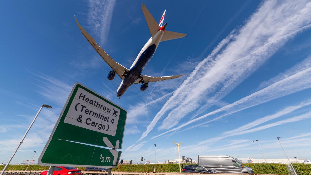 İngiltere’de hava sahası kapandı tüm uçuşlar durdu!