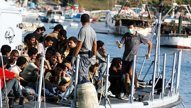 İtalya’nın Lampedusa Adası’na 1 günde 5 binden fazla göçmen geldi