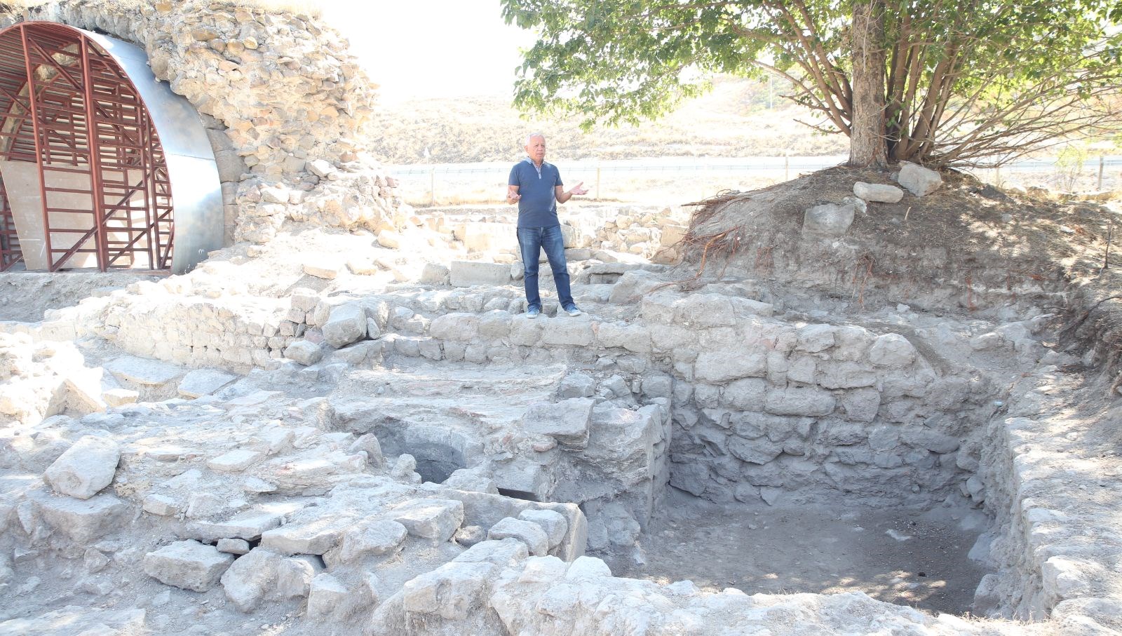 Keykubadiye Sarayı’ndaki kazılarda hamam bölümü gün yüzüne çıkarıldı