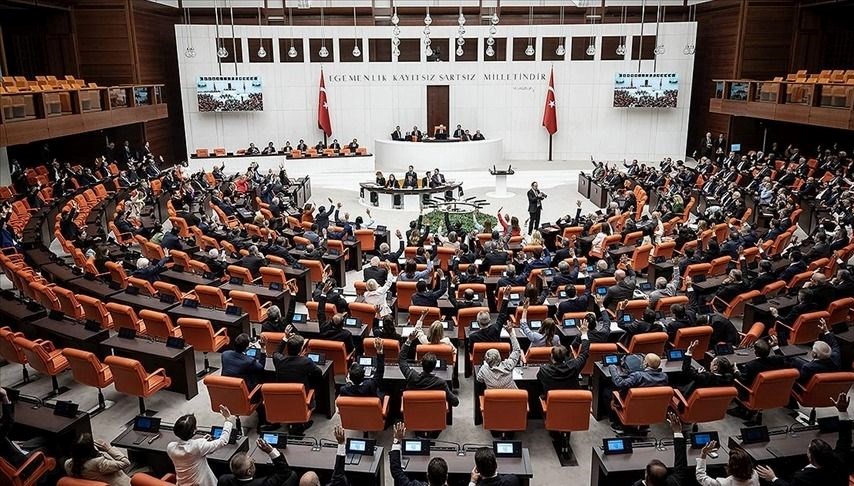 Meclis yoğun gündemle açılacak