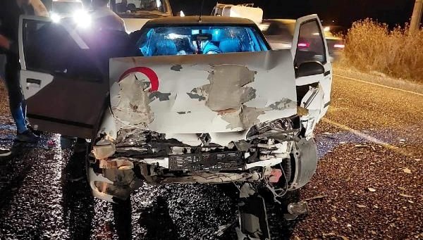 Niğde’de iki otomobil çarpıştı: Baba ile oğlunu ölüm ayırdı