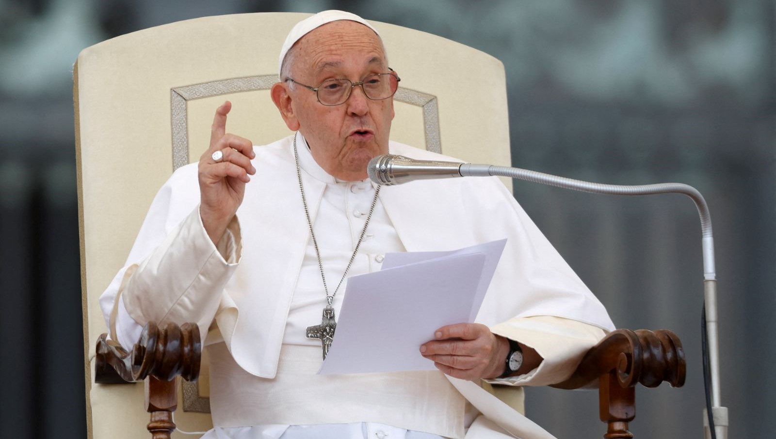 Papa Franciscus : “Akdeniz koca bir mezarlığa dönüştü”