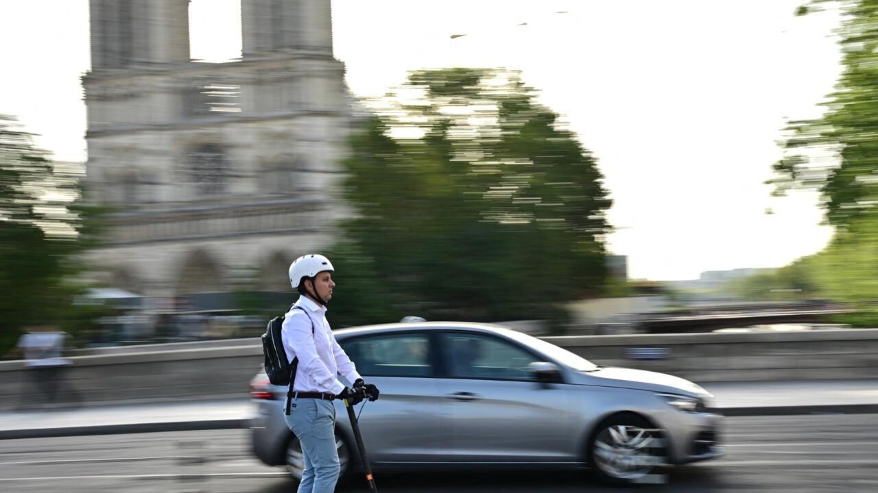 Paris’te scooter yasağı: Bir gecede hepsi toplatıldı