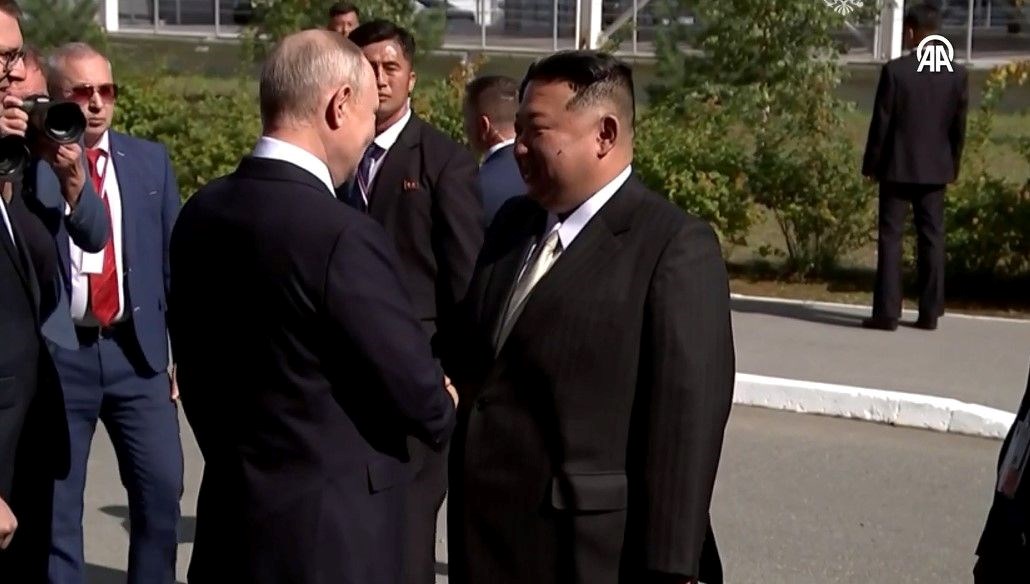 Putin, Kuzey Kore lideri Kim ile bir araya geldi