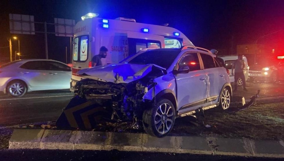 Tekirdağ’da iki araç kafa kafaya çarpıştı: 4 yaralı