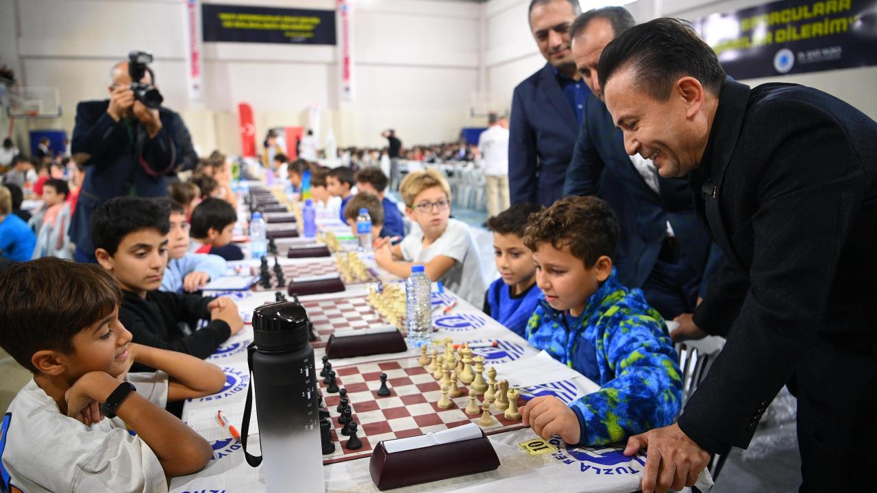 81 ilden 700 sporcunun katıldığı satranç turnuvası Tuzla’da başladı