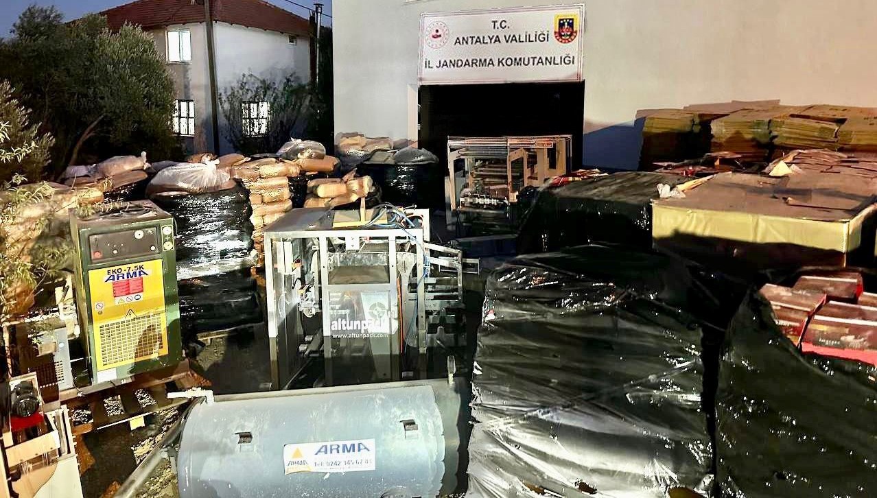 Aksu’da 12 ton kaçak kahve ele geçirildi