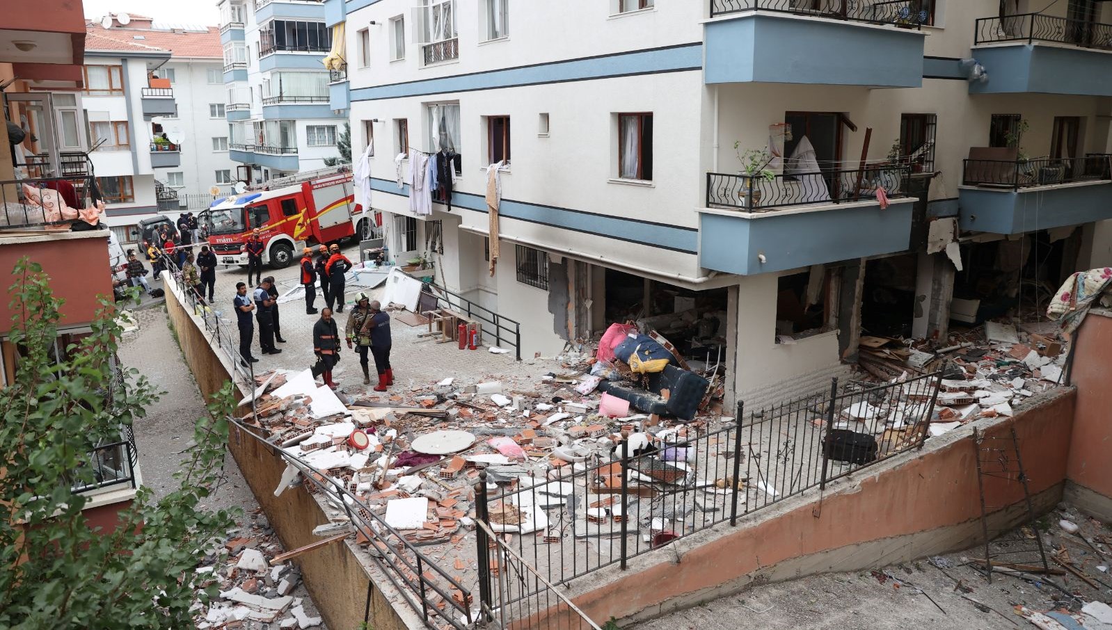 Ankara’da 6 katlı binada doğalgaz patlaması: 1 kişi hayatını kaybetti