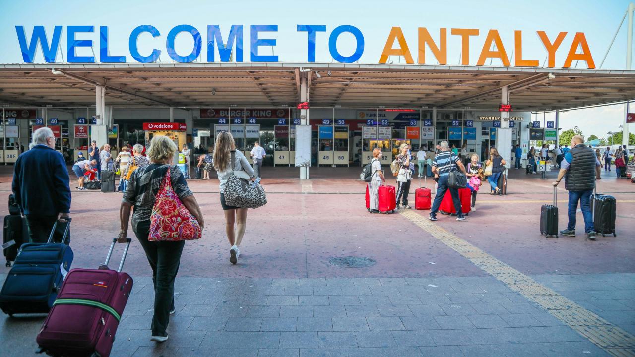 Antalya 8 ayda 10 milyonu aşkın turist ağırladı